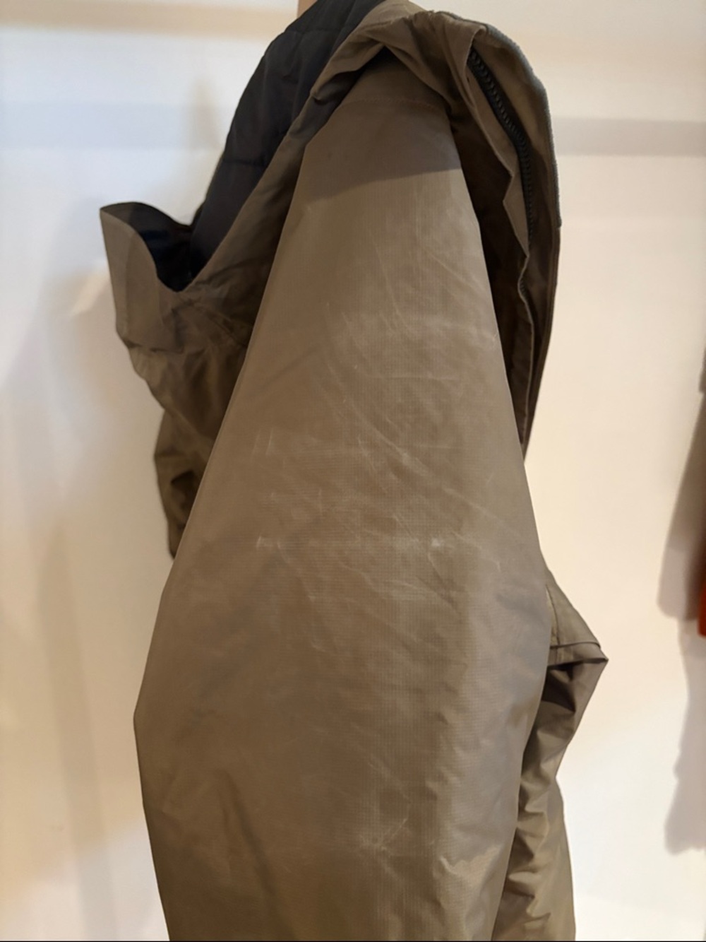 Patagonia men's Insulated Torrentshell Jacket #83716 - Picture 9 of 9